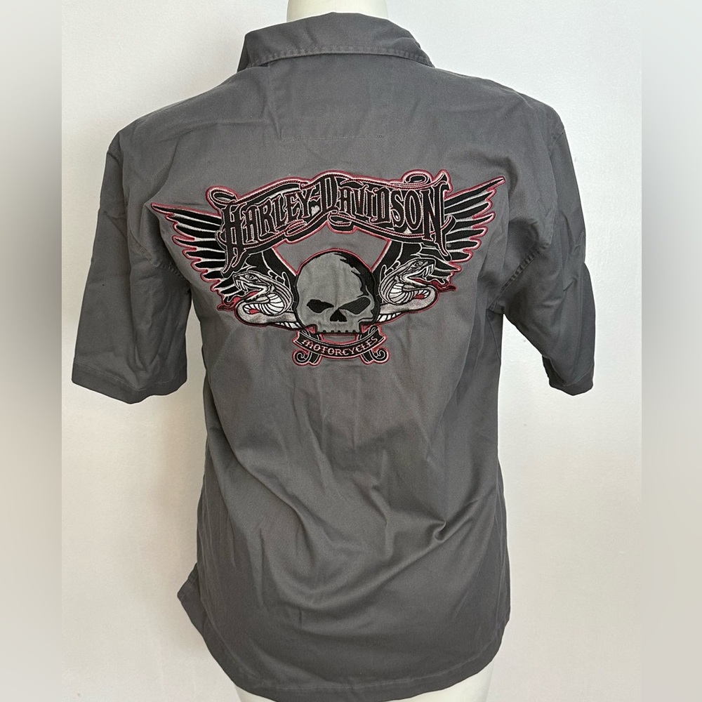 Men’s Harley Davidson short sleeve button up shirt. Size large